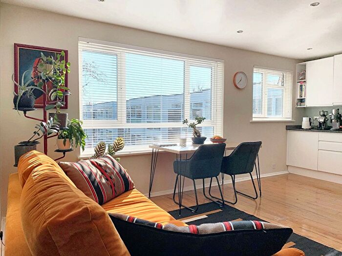 1 Bedroom Flat To Rent In Ashburnham Road, Richmond, TW10