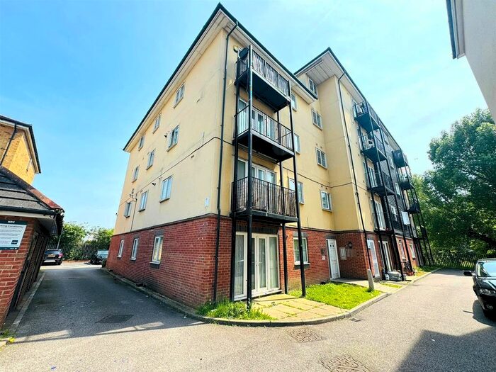 2 Bedroom Flat To Rent In Blackthorn Road, Ilford, IG1