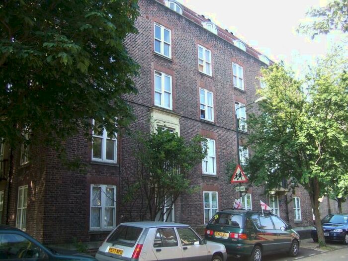 3 Bedroom Flat To Rent In Benbow Street, London, SE8