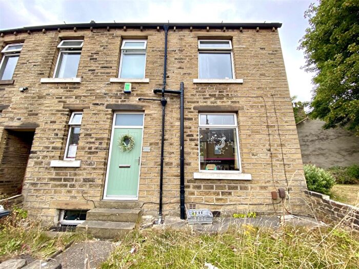 2 Bedroom Semi-Detached House For Sale In Spaines Road, Huddersfield, HD2