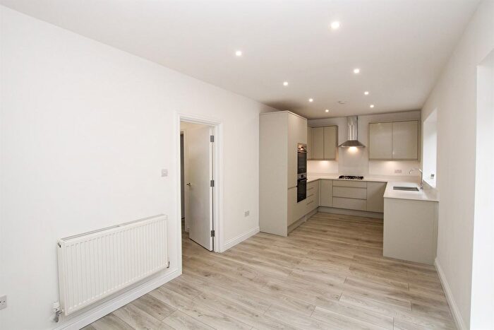 4 Bedroom Semi-Detached House To Rent In Robin Lane, Hendon, NW4