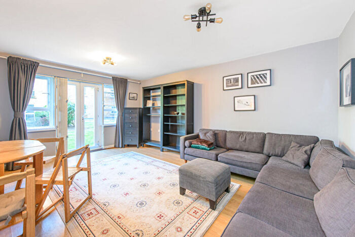 1 Bedroom Flat For Sale In Rookery Way, Colindale, London, NW9