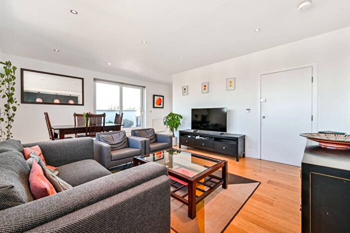 3 Bedroom Maisonette To Rent In Miho Apartments, Hillmarton Conservation Area, London, N7