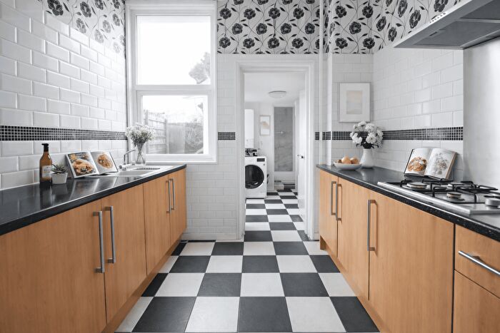 4 Bedroom Terraced House To Rent In Gloucester Road, BS7