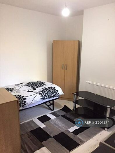 Studio To Rent In Eade Road, London, N4