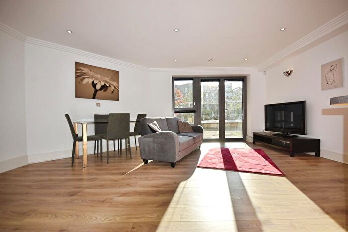 1 Bedroom Flat For Sale In Tallow Road, Brentford, TW8