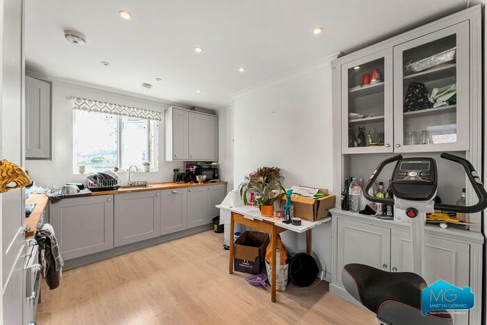 2 Bedroom Flat To Rent In Colney Hatch Lane, London, N10