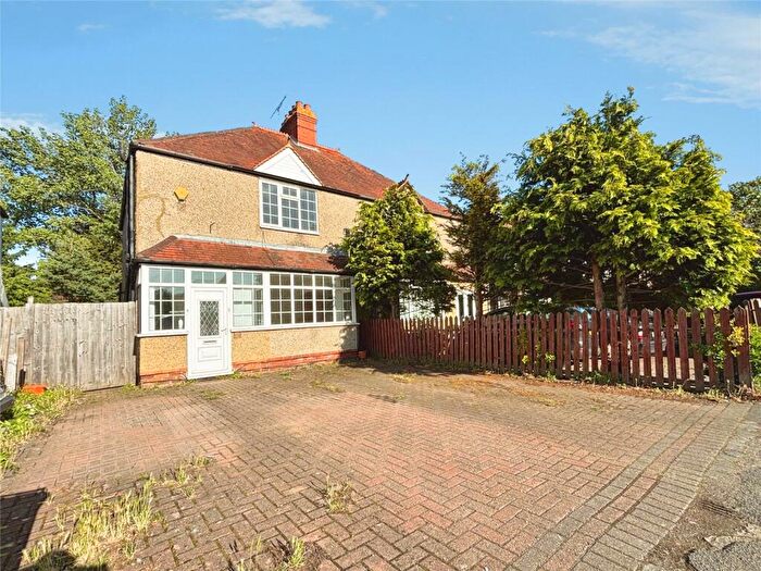3 Bedroom Semi Detached House For Sale In Basingstoke Road, Reading, Berkshire, RG2