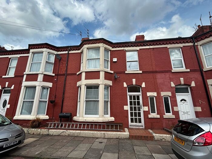 4 Bedroom Barn Conversion To Rent In Langham Avenue, Liverpool, L17