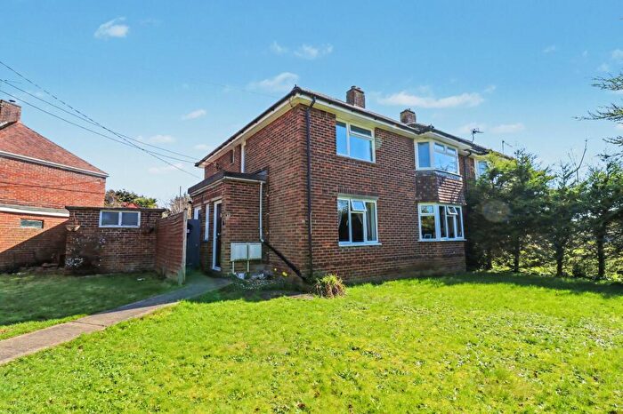 2 Bedroom Flat For Sale In Grange Road, Netley Abbey, SO31