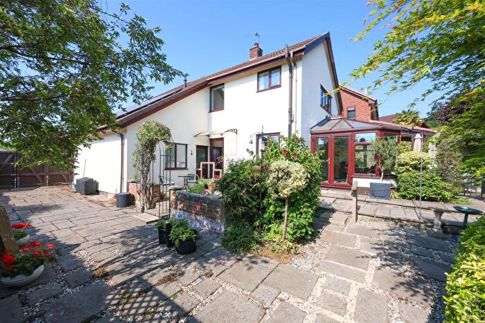 3 Bedroom Detached House For Sale In Cross Farm Close, Aylburton, Lydney, GL15