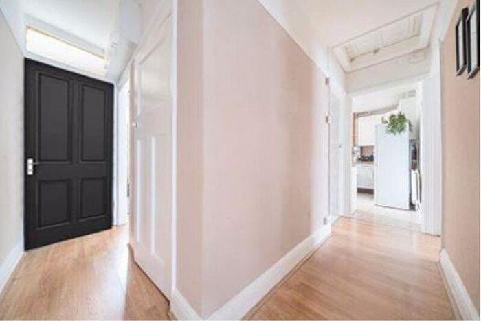 1 Bedroom Apartment For Sale In Cambridge Road, Kingston Upon Thames, KT1
