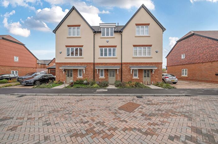 3 Bedroom Terraced House For Sale In Denning Drive, Warfield, Bracknell, RG42