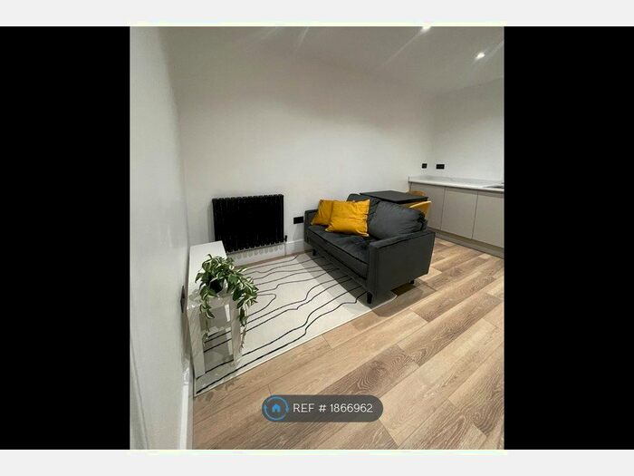2 Bedroom Flat To Rent In Lower Addiscombe Road, Croydon, CR0