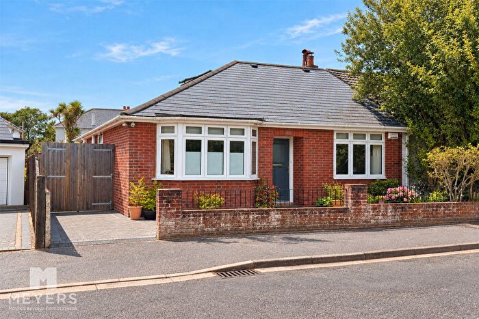 3 Bedroom Bungalow For Sale In Stroud Park Avenue, Christchurch, BH23