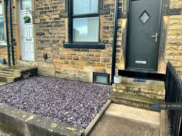3 Bedroom Terraced House To Rent In Peterborough Terrace, Bradford, BD2