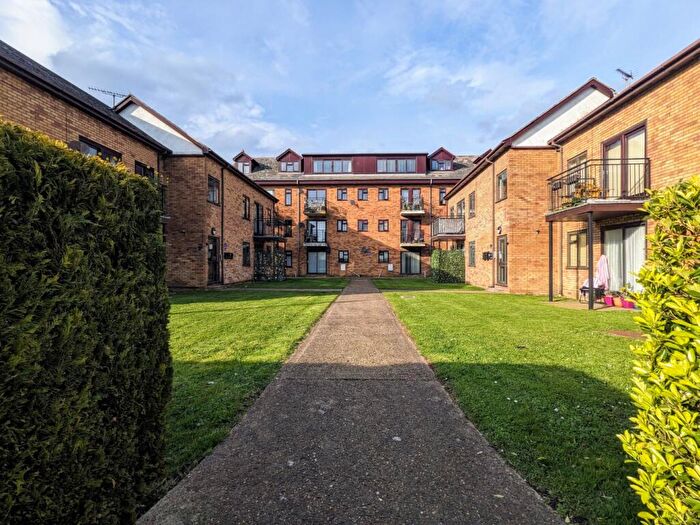 2 Bedroom Flat For Sale In The Everglades, London Road, Hadleigh, SS7