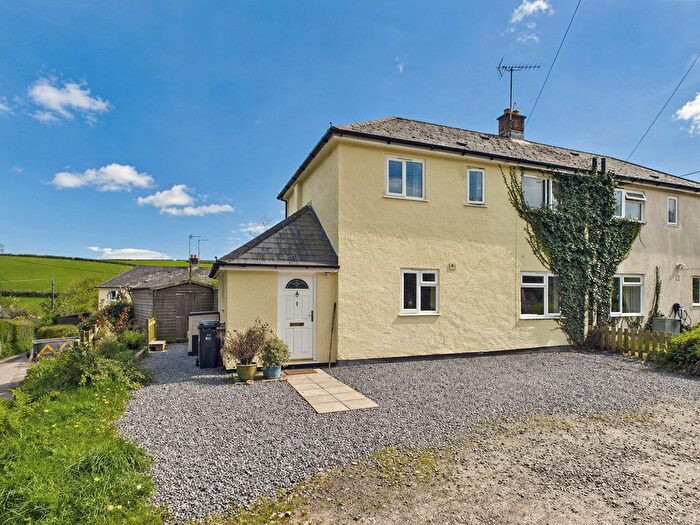 3 Bedroom Semi-Detached House For Sale In St John's Close, Skilgate, TA4