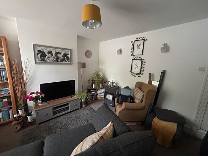 3 Bedroom Terraced House To Rent In Station Road, Holmfirth, HD9