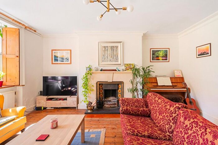 2 Bedroom Flat For Sale In Apsley Road, Clifton, BS8