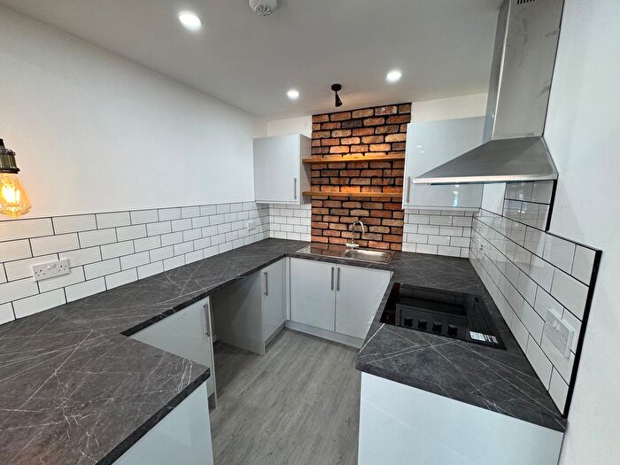 2 Bedroom Flat To Rent In Oxford Street, Mountain Ash, CF45