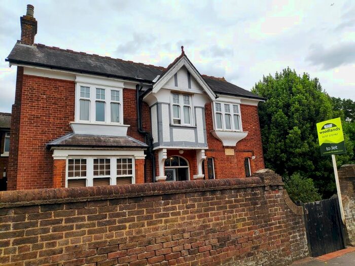 Studio To Rent In Brighton Road, Redhill, RH1