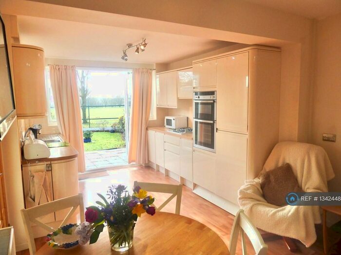 2 Bedroom Semi-Detached House To Rent In Charter Avenue, Coventry, CV4