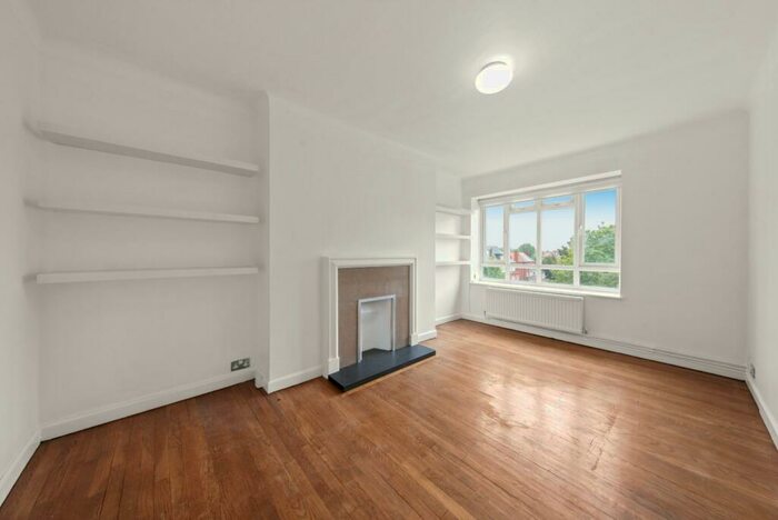 2 Bedroom Apartment To Rent In Mapesbury Road, London, NW2