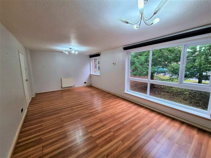 2 Bedroom Flat To Rent In Wilsford Green Oakhill Drive, Harborne, Birmingham, B15