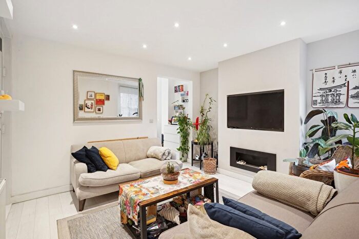 1 Bedroom Flat To Rent In Vera Road, London, SW6