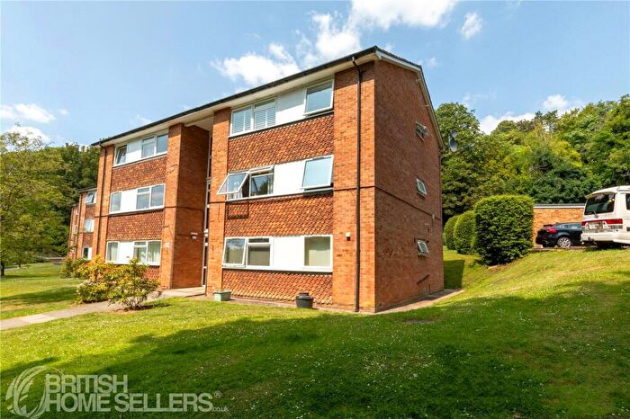 2 Bedroom Apartment For Sale In Hillside Road, Whyteleafe, Surrey, CR3
