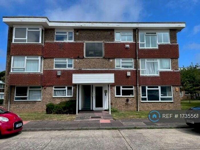 2 Bedroom Flat To Rent In College Gardens, Worthing, BN11