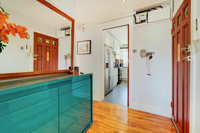 3 Bedroom Flat To Rent In Denmark Hill Estate, Denmark Hill, London, SE5