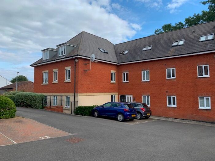 2 Bedroom Flat To Rent In Rectory Gardens, Irthlingborough, Wellingborough, NN9