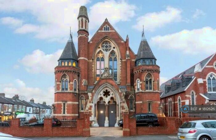 2 Bedroom Penthouse To Rent In Samuel Baines House, London, SE22