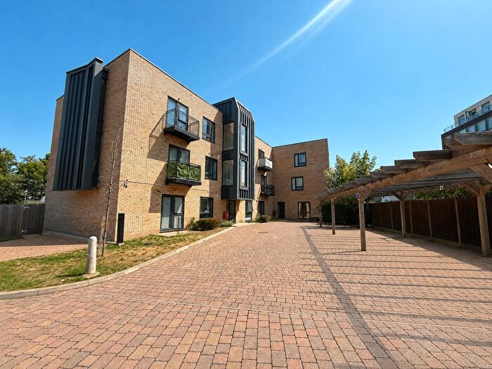 2 Bedroom Flat For Sale In Woodthorpe Road, Ashford, TW15