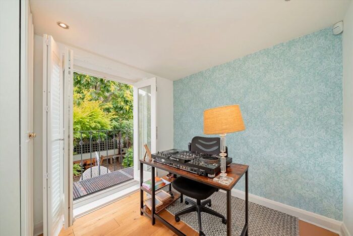 3 Bedroom Flat To Rent In Portnall Road, Maida Vale, W9