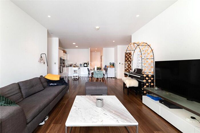 3 Bedroom Flat To Rent In Hornbeam House, Quebec Way, London, SE16