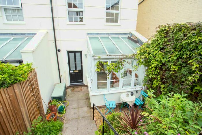 2 Bedroom Flat To Rent In Station Road West, Canterbury, CT2