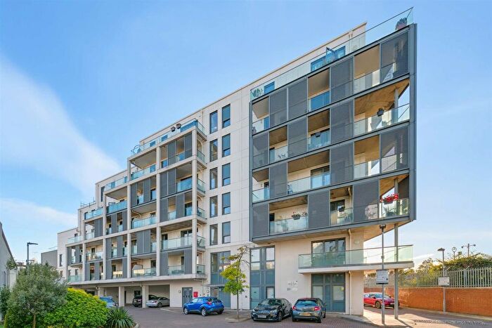1 Bedroom Flat For Sale In Dairy Close, London, SW6