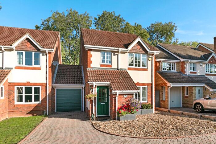 3 Bedroom Detached House For Sale In Montague Close, Wokingham, RG40
