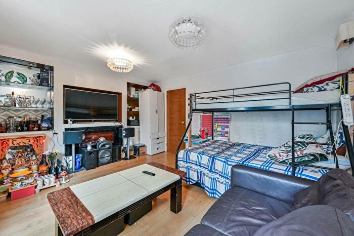 3 Bedroom Maisonette For Sale In Alexandra Street, New Cross, London, SE14