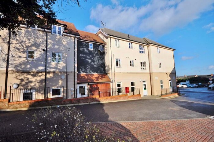 1 Bedroom Apartment To Rent In White Hart Way, Dunmow, CM6