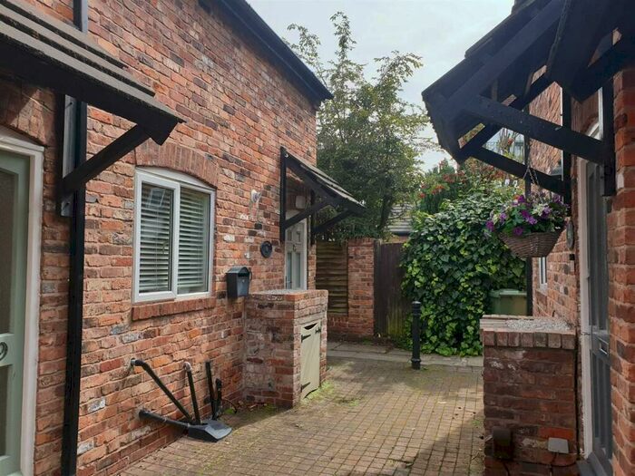 2 Bedroom Mews To Rent In Highgrove Mews, Wilmslow, SK9
