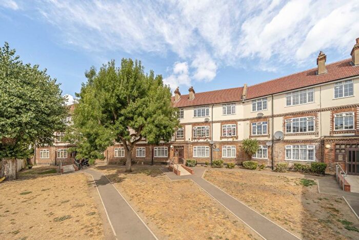 2 Bedroom Flat For Sale In Woodley Close, London, SW17