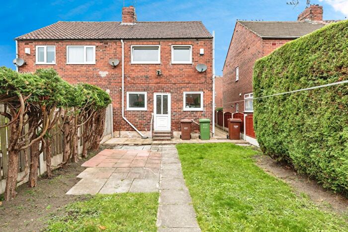 2 Bedroom Semi-detached House For Sale In Kingsway, Pontefract, WF8