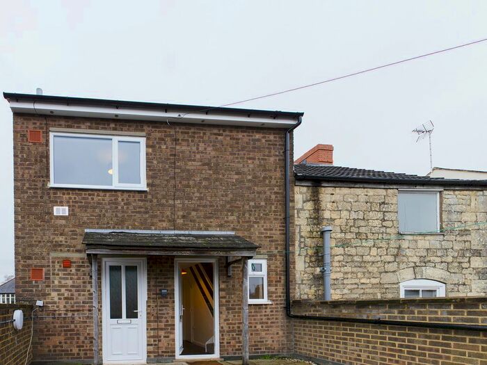 1 Bedroom Flat To Rent In High Street, Stonehouse, Glos, GL10