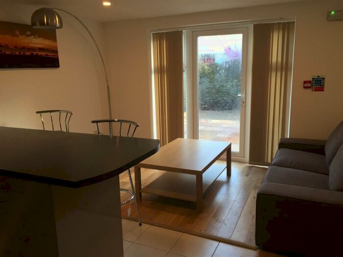 2 Bedroom Flat To Rent In Richmond Road, Cardiff, CF24