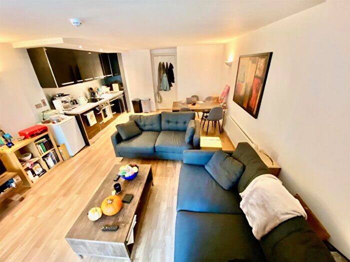 2 Bedroom Flat For Sale In West Point, Wellington Street, Leeds City Centre, LS1