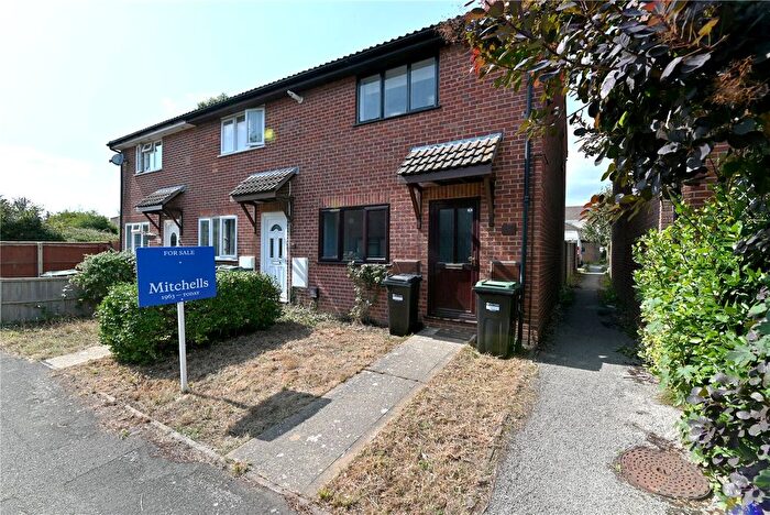 3 Bedroom End Of Terrace House For Sale In Brownsea Close, New Milton, Hampshire, BH25